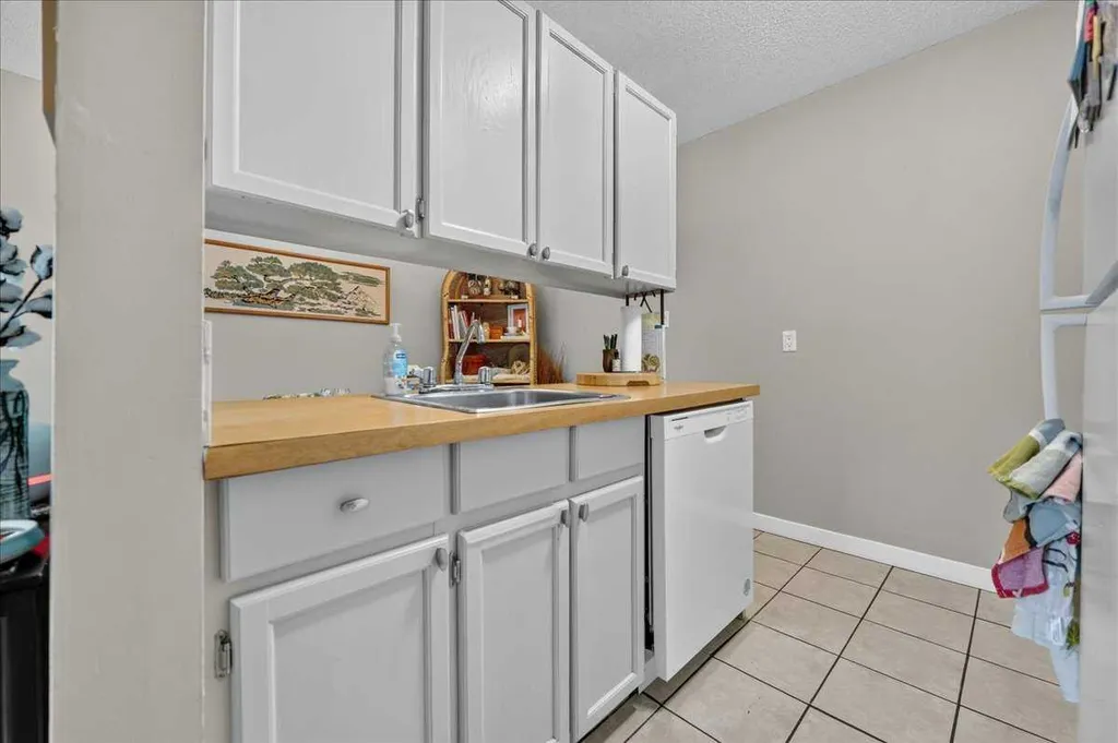 617 56 Avenue SW Calgary AB T2V 0G9