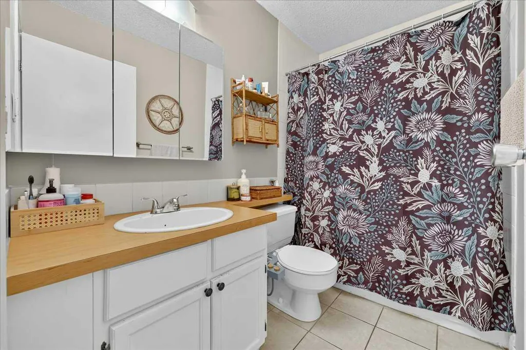 617 56 Avenue SW Calgary AB T2V 0G9