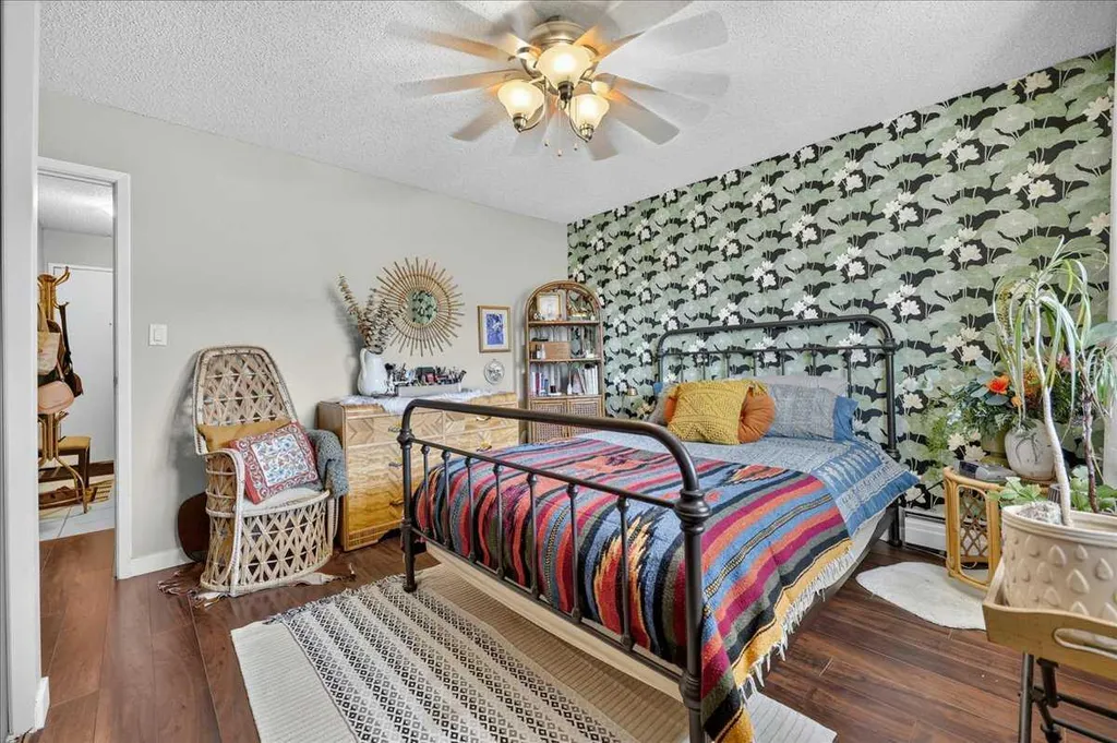 617 56 Avenue SW Calgary AB T2V 0G9