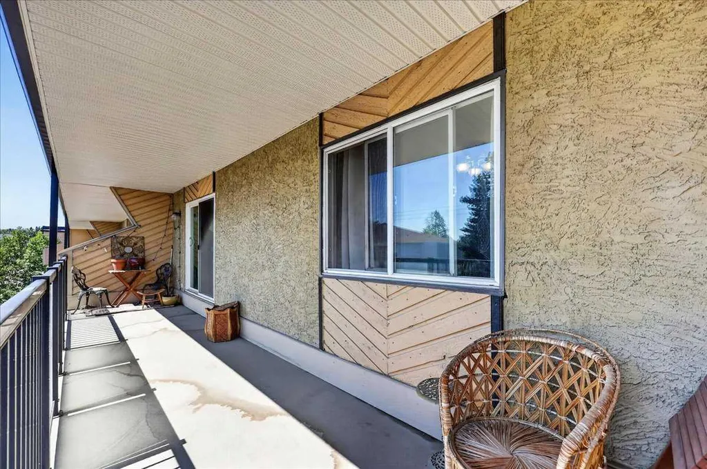 617 56 Avenue SW Calgary AB T2V 0G9
