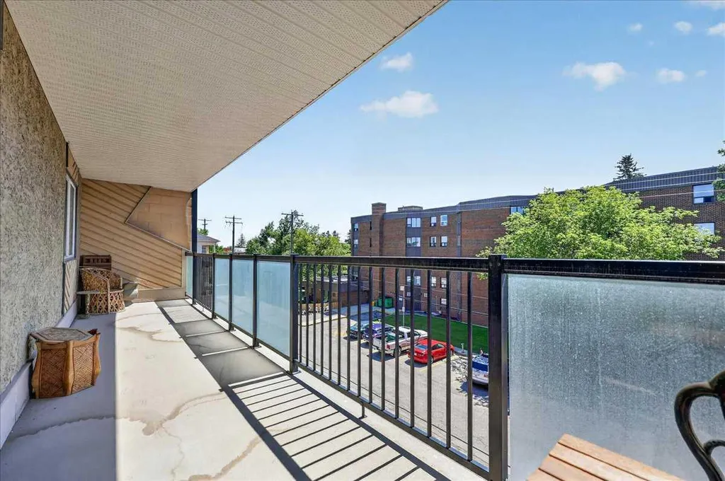 617 56 Avenue SW Calgary AB T2V 0G9