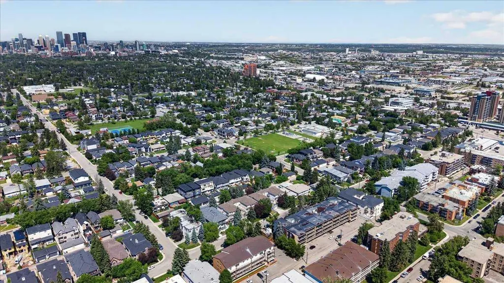 617 56 Avenue SW Calgary AB T2V 0G9