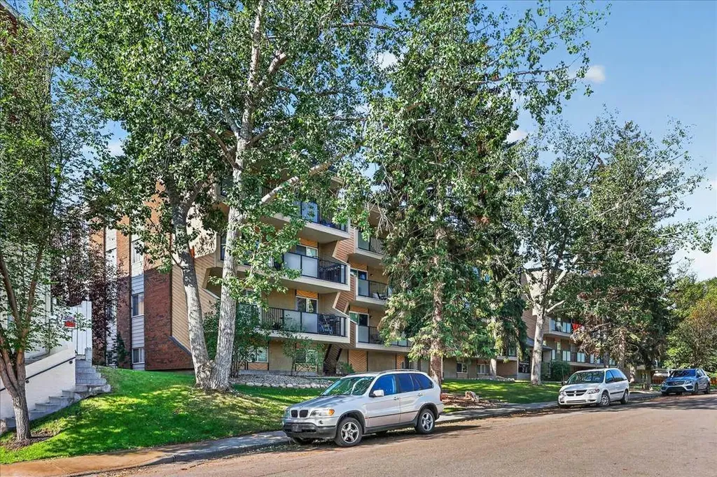 617 56 Avenue SW Calgary AB T2V 0G9