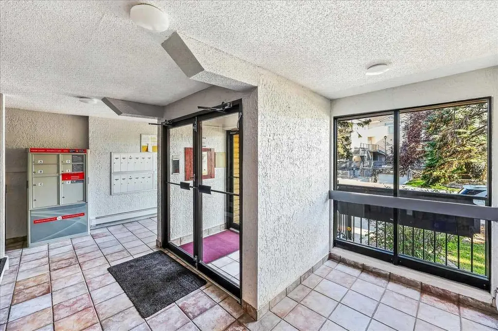 617 56 Avenue SW Calgary AB T2V 0G9