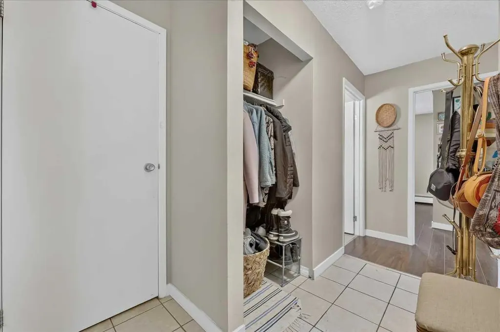 617 56 Avenue SW Calgary AB T2V 0G9