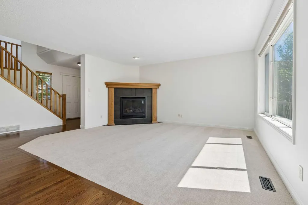 112 Panamount Rise NW Calgary AB T3K 6G1