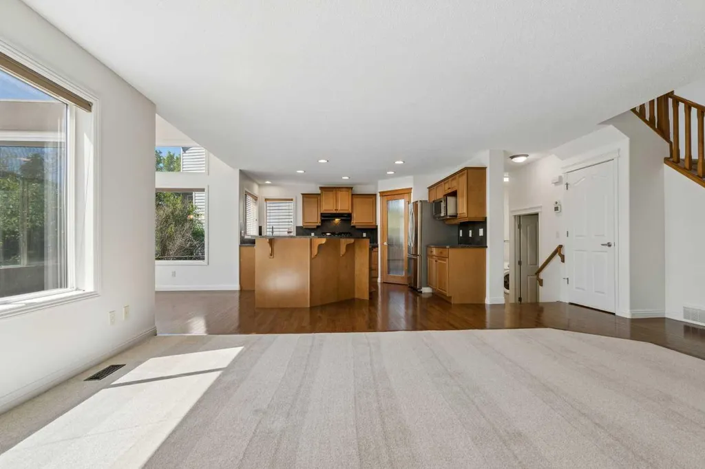 112 Panamount Rise NW Calgary AB T3K 6G1