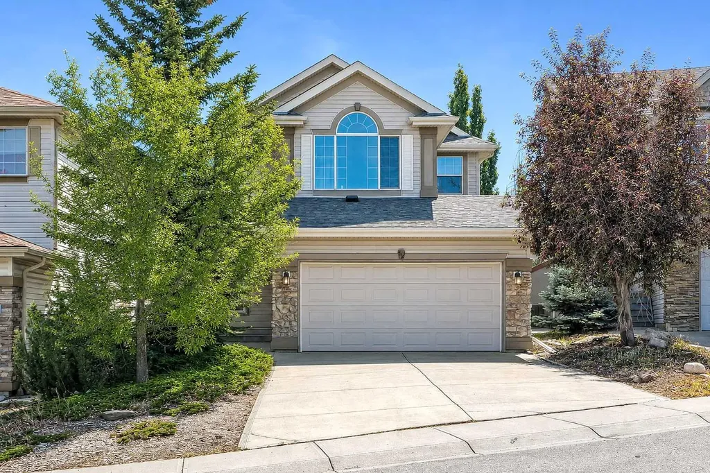 112 Panamount Rise NW Calgary AB T3K 6G1