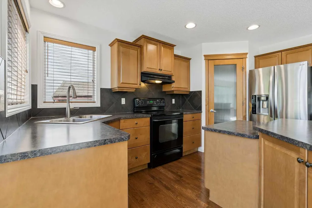 112 Panamount Rise NW Calgary AB T3K 6G1