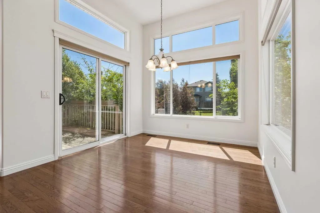 112 Panamount Rise NW Calgary AB T3K 6G1