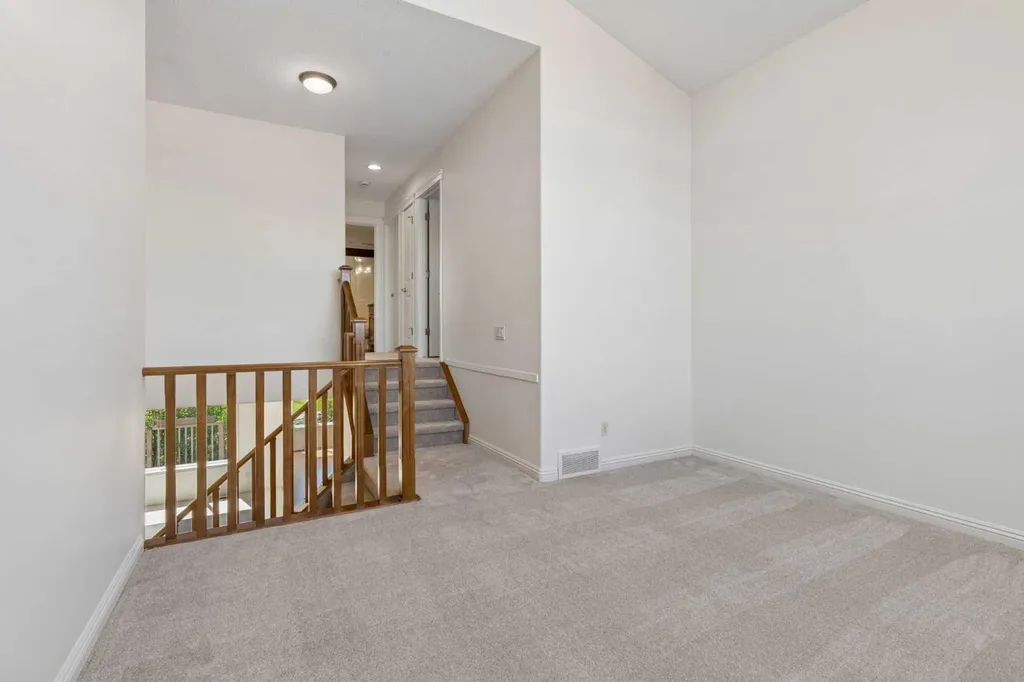 112 Panamount Rise NW Calgary AB T3K 6G1