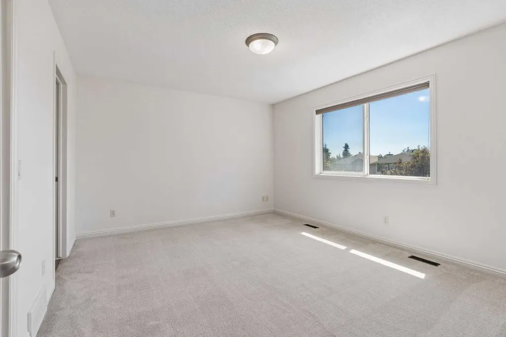 112 Panamount Rise NW Calgary AB T3K 6G1