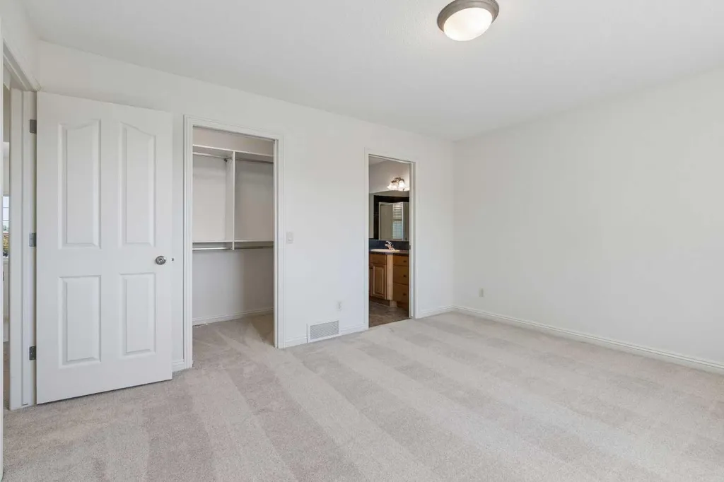 112 Panamount Rise NW Calgary AB T3K 6G1