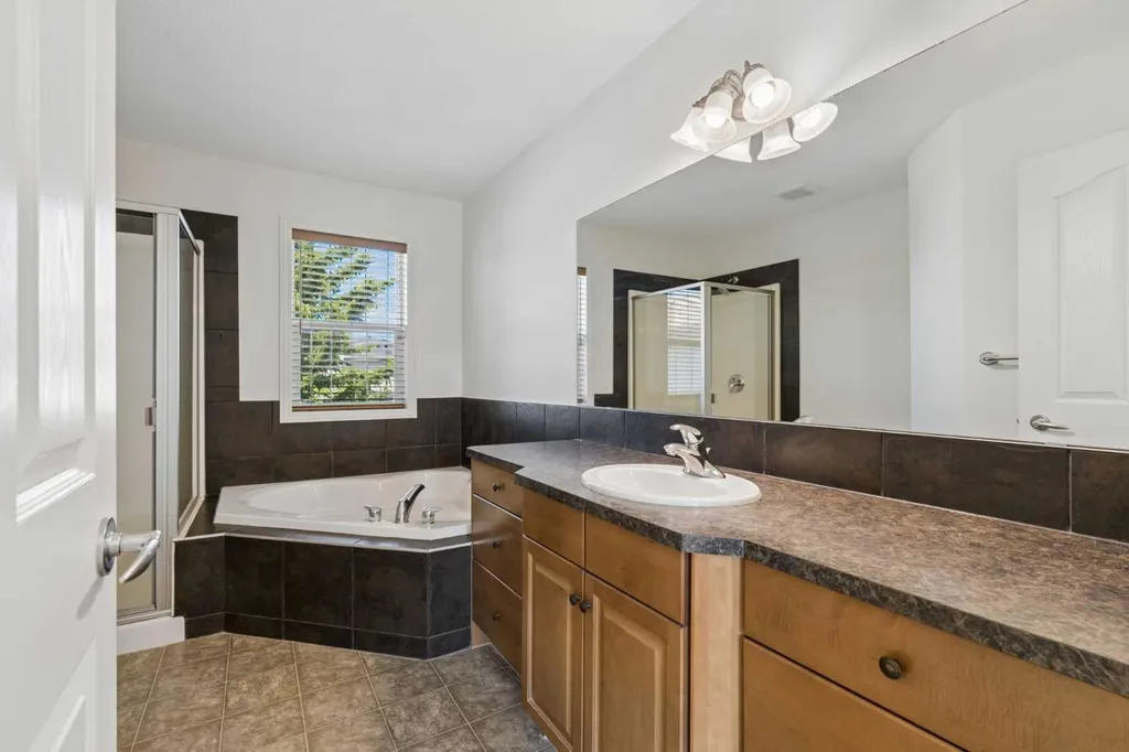 112 Panamount Rise NW Calgary AB T3K 6G1