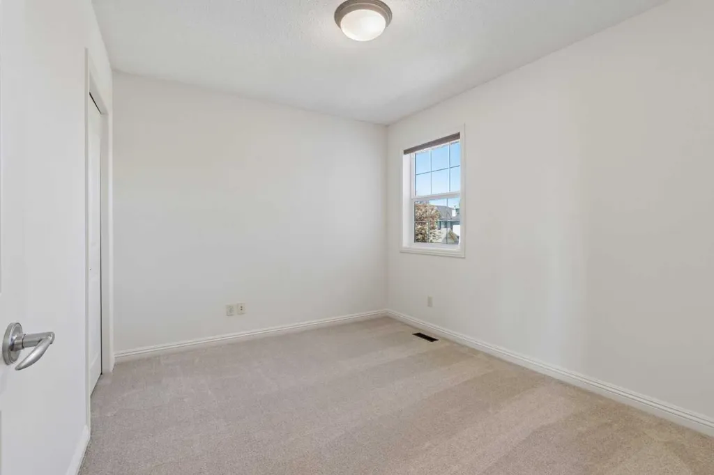 112 Panamount Rise NW Calgary AB T3K 6G1
