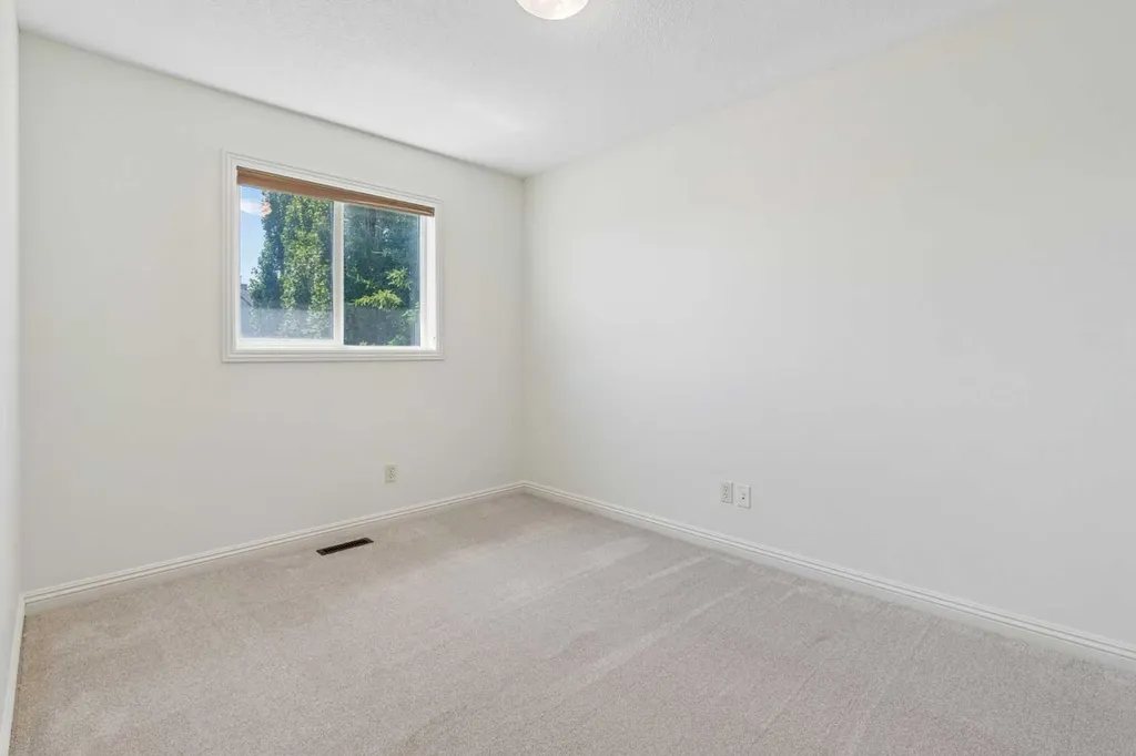 112 Panamount Rise NW Calgary AB T3K 6G1