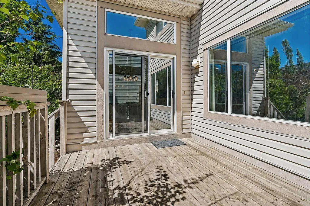 112 Panamount Rise NW Calgary AB T3K 6G1