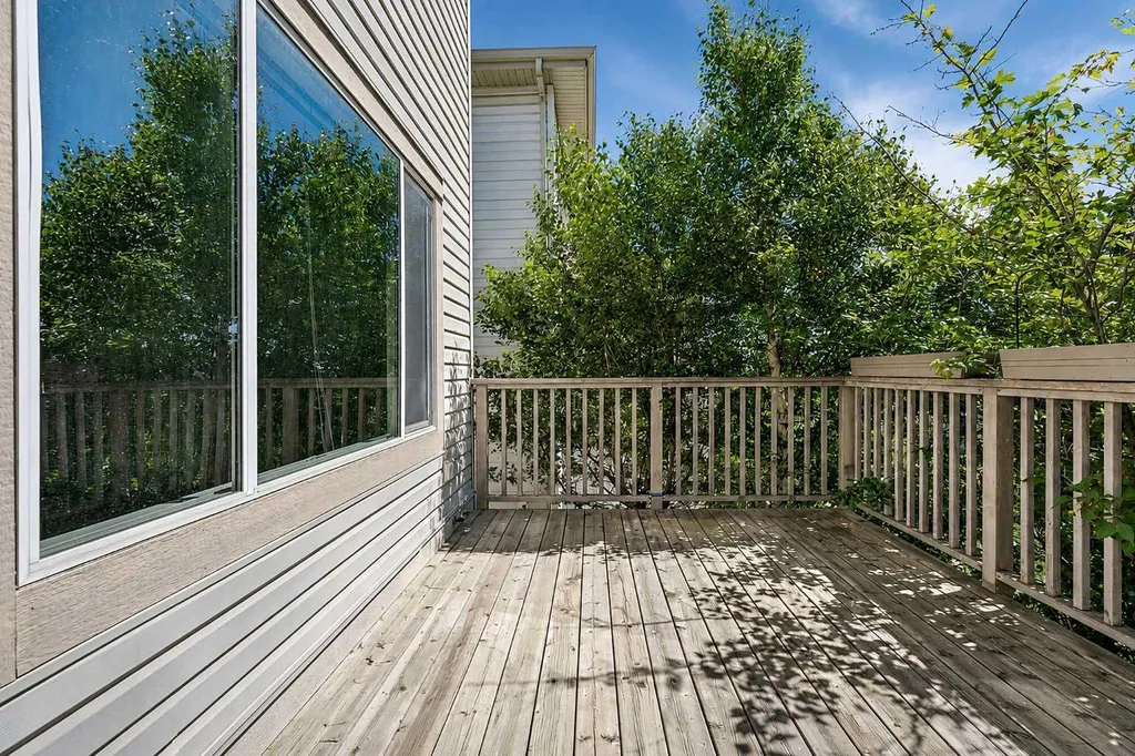 112 Panamount Rise NW Calgary AB T3K 6G1