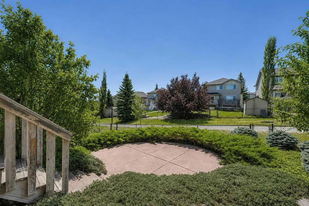 112 Panamount Rise NW Calgary AB T3K 6G1