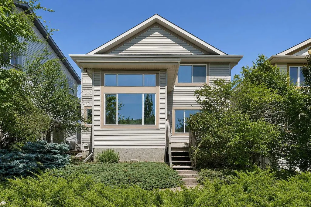 112 Panamount Rise NW Calgary AB T3K 6G1