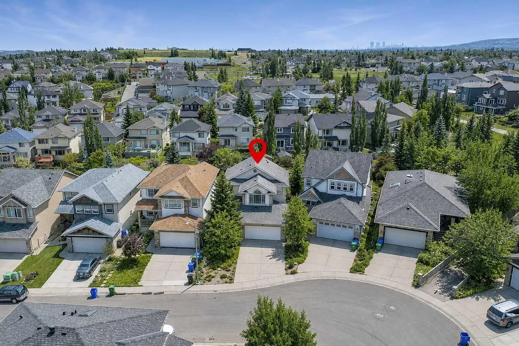 112 Panamount Rise NW Calgary AB T3K 6G1