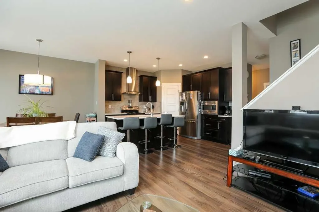 567 Moonlight Lane W Lethbridge AB T1J 5M1