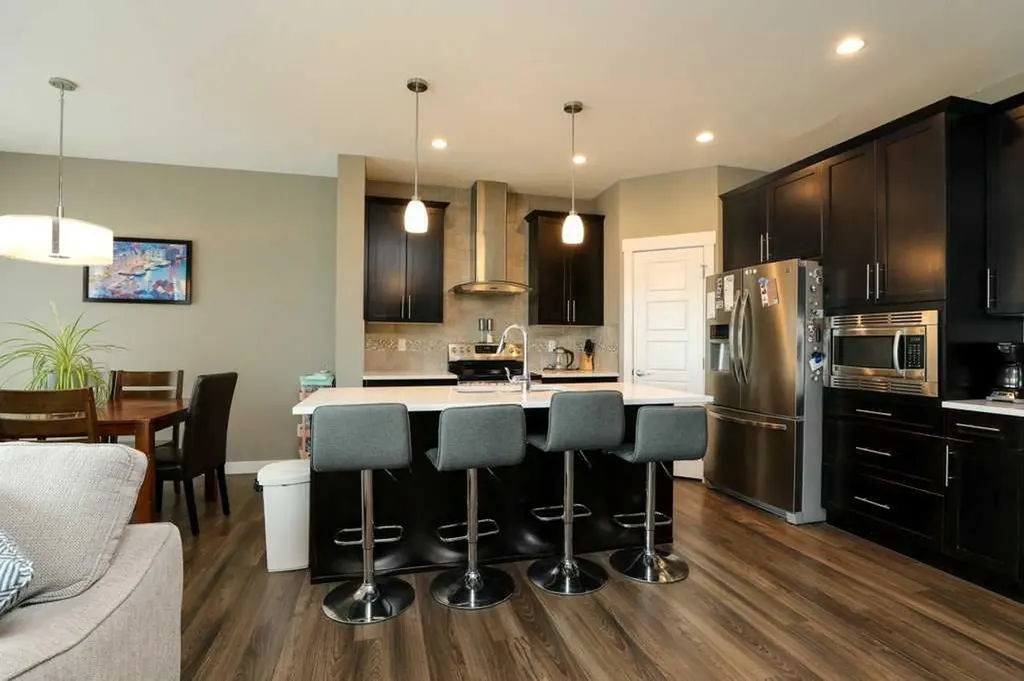 567 Moonlight Lane W Lethbridge AB T1J 5M1
