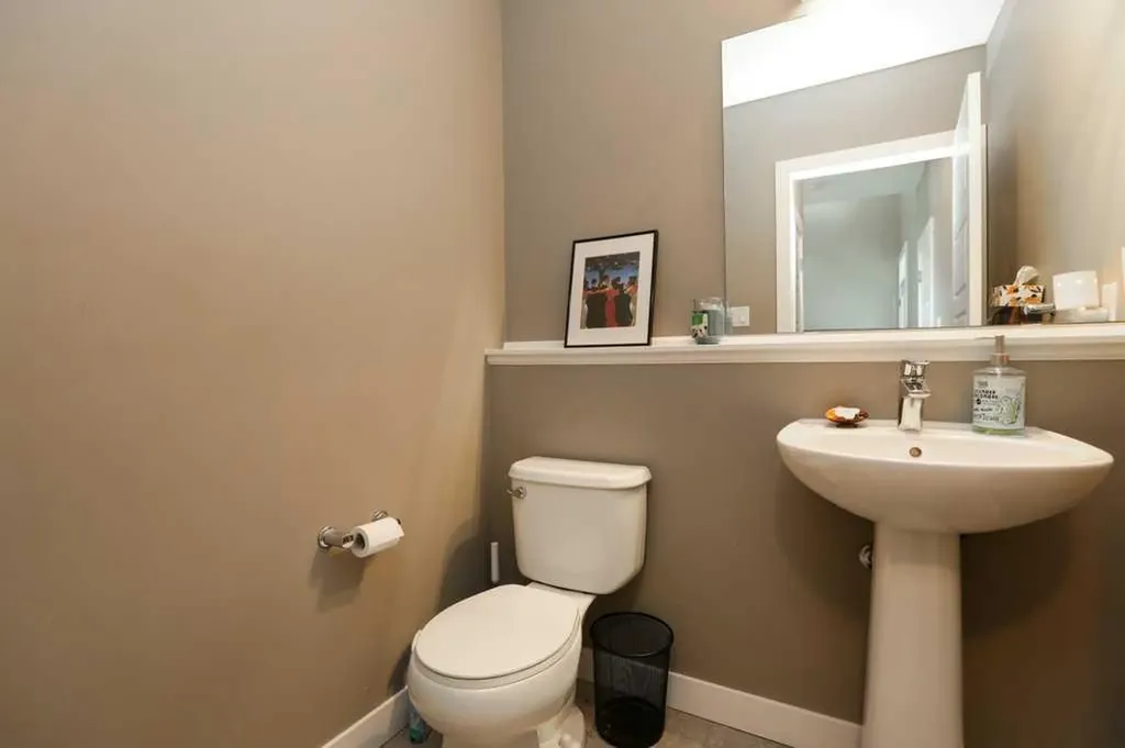567 Moonlight Lane W Lethbridge AB T1J 5M1