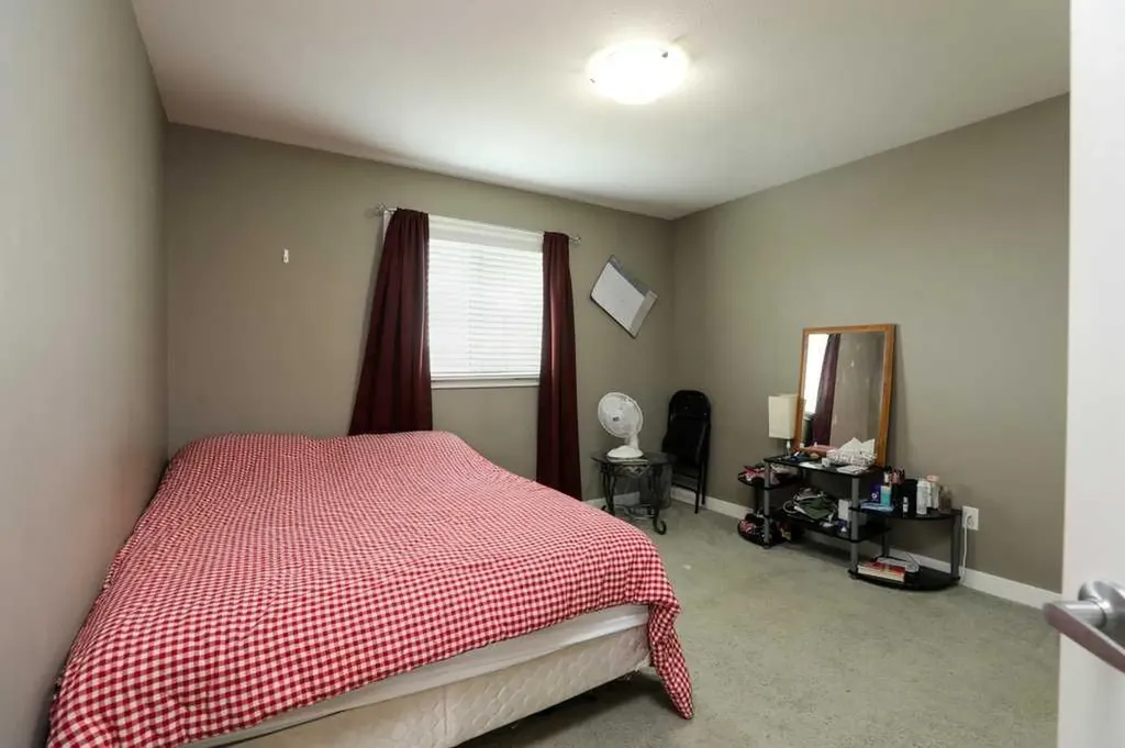 567 Moonlight Lane W Lethbridge AB T1J 5M1