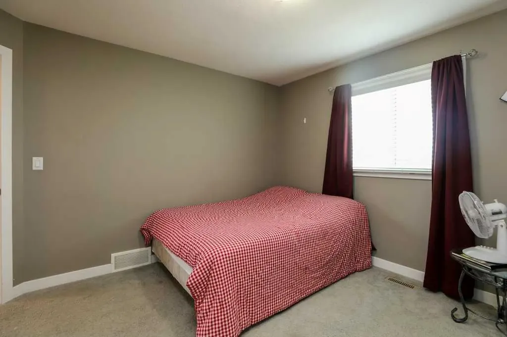 567 Moonlight Lane W Lethbridge AB T1J 5M1
