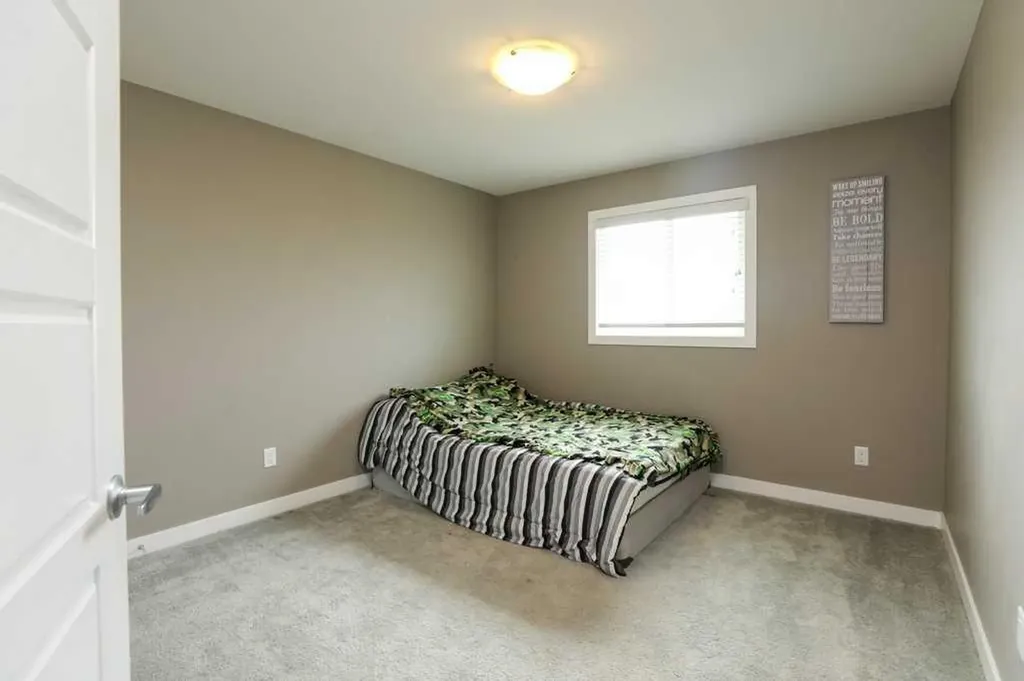 567 Moonlight Lane W Lethbridge AB T1J 5M1