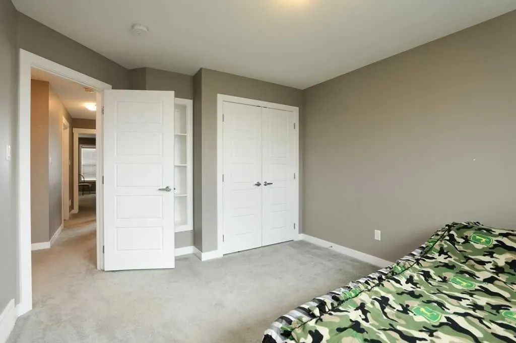 567 Moonlight Lane W Lethbridge AB T1J 5M1