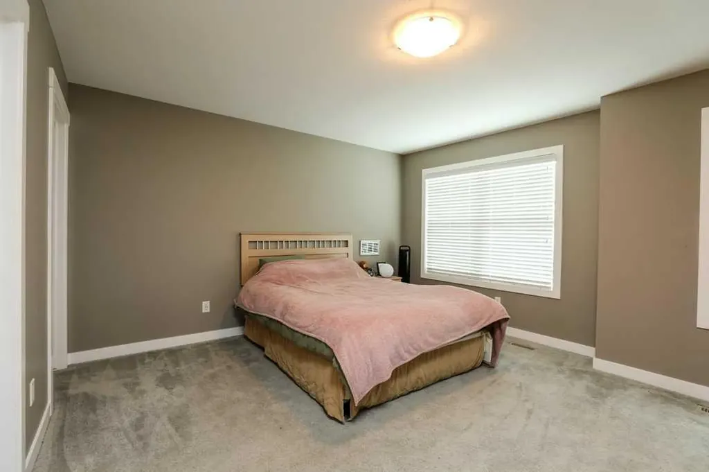 567 Moonlight Lane W Lethbridge AB T1J 5M1