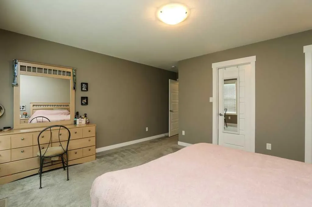 567 Moonlight Lane W Lethbridge AB T1J 5M1