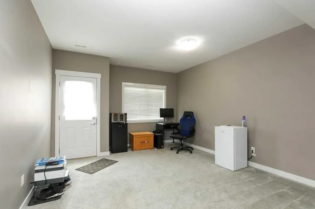 567 Moonlight Lane W Lethbridge AB T1J 5M1