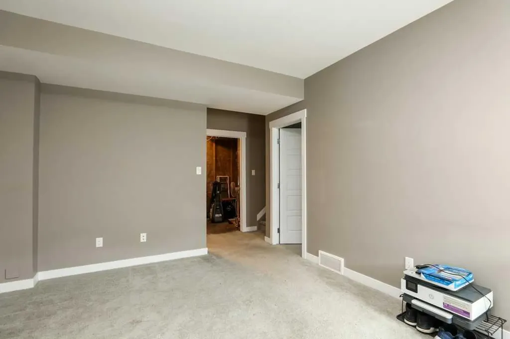 567 Moonlight Lane W Lethbridge AB T1J 5M1