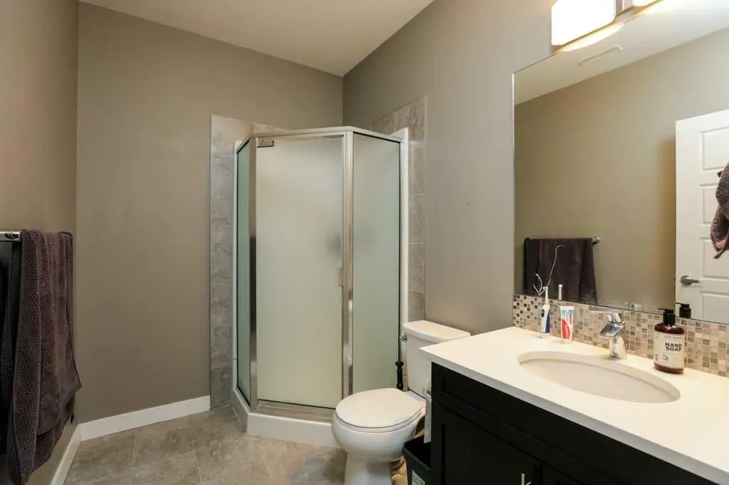 567 Moonlight Lane W Lethbridge AB T1J 5M1