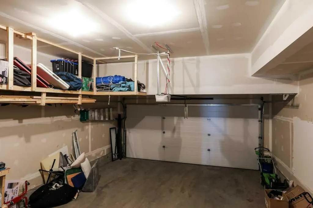 567 Moonlight Lane W Lethbridge AB T1J 5M1
