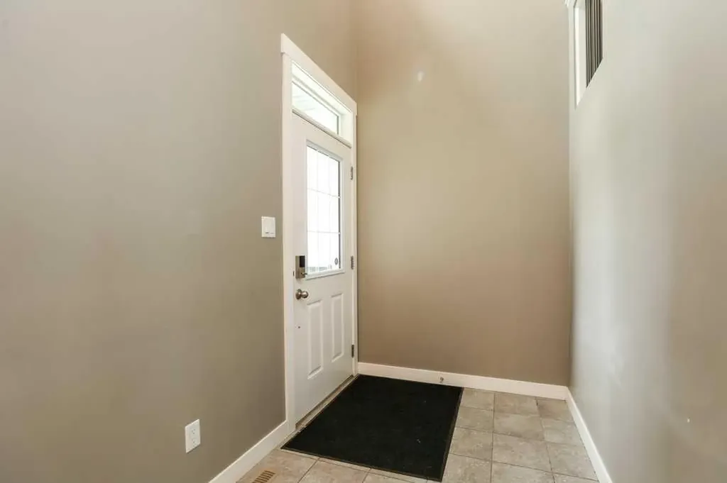567 Moonlight Lane W Lethbridge AB T1J 5M1