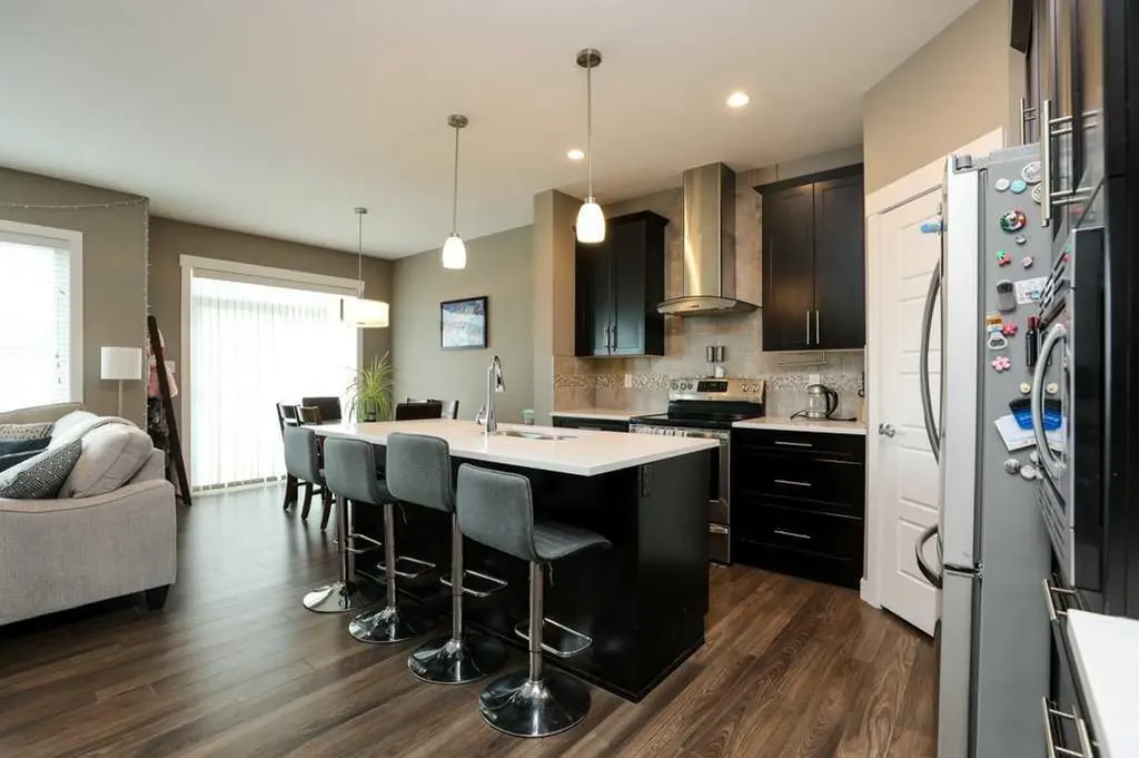 567 Moonlight Lane W Lethbridge AB T1J 5M1