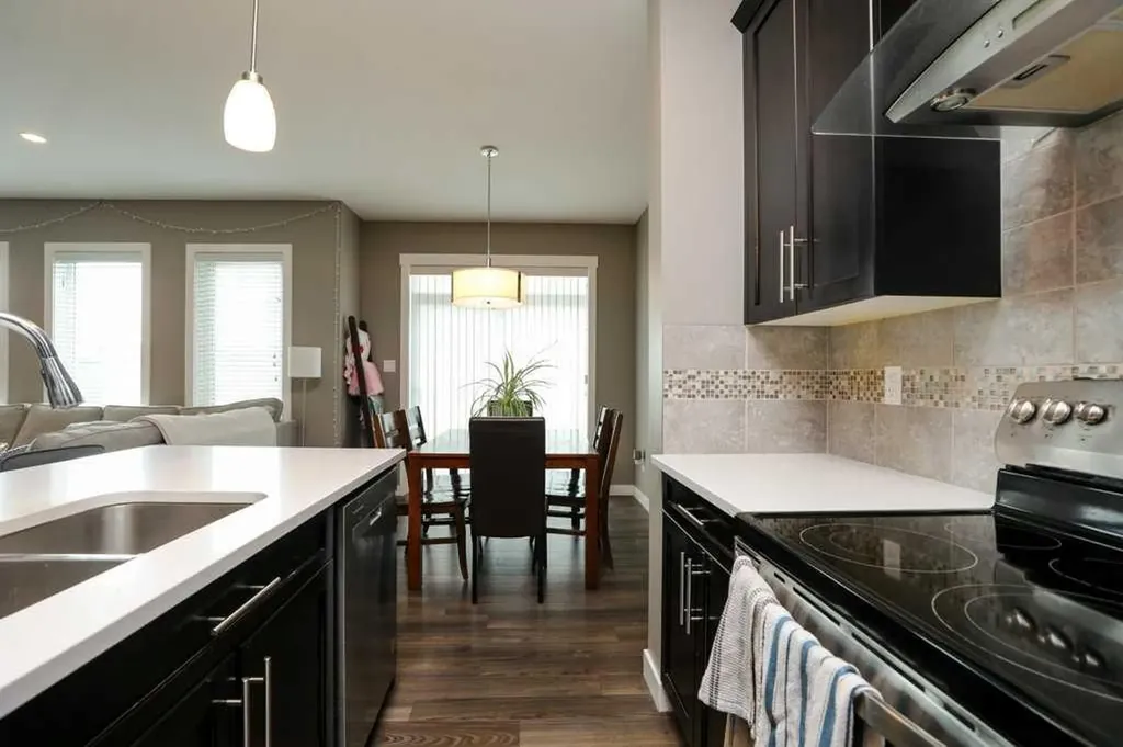 567 Moonlight Lane W Lethbridge AB T1J 5M1
