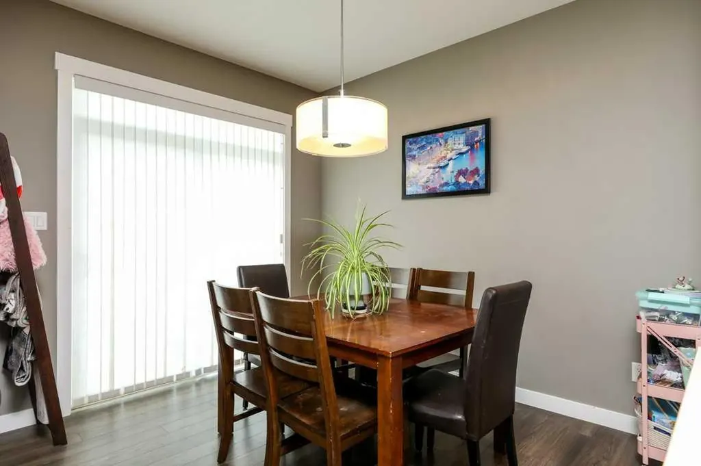567 Moonlight Lane W Lethbridge AB T1J 5M1