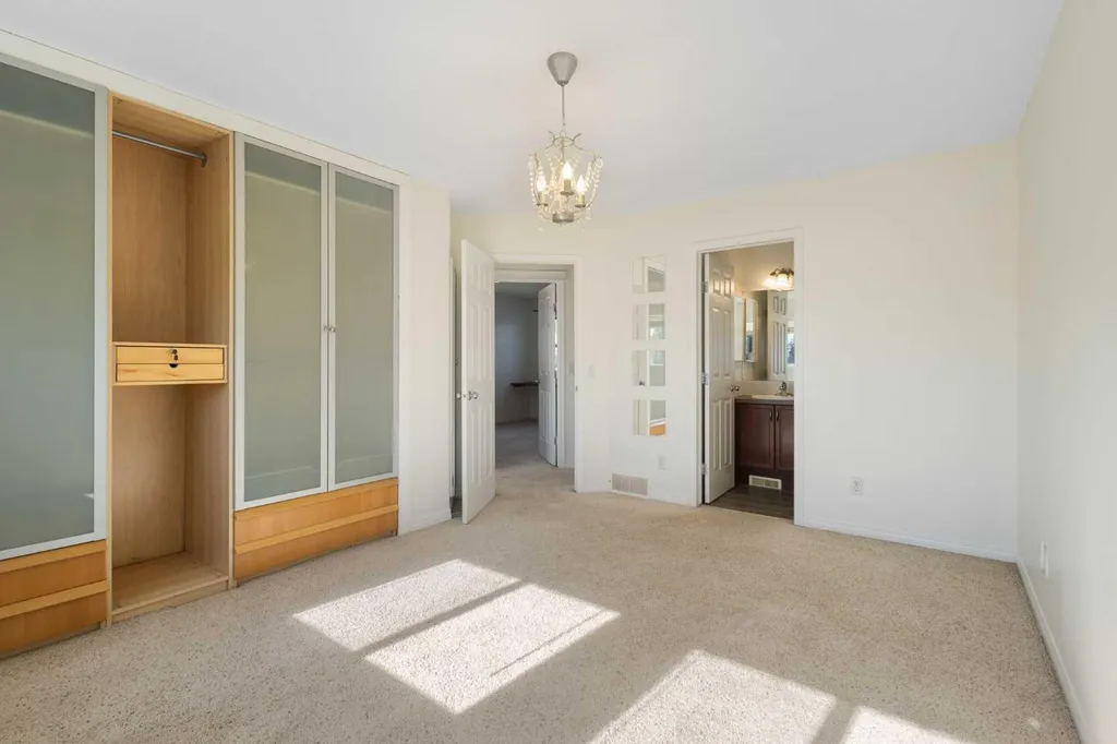 78 Cougar Plateau Way SW Calgary AB T3H 5S4
