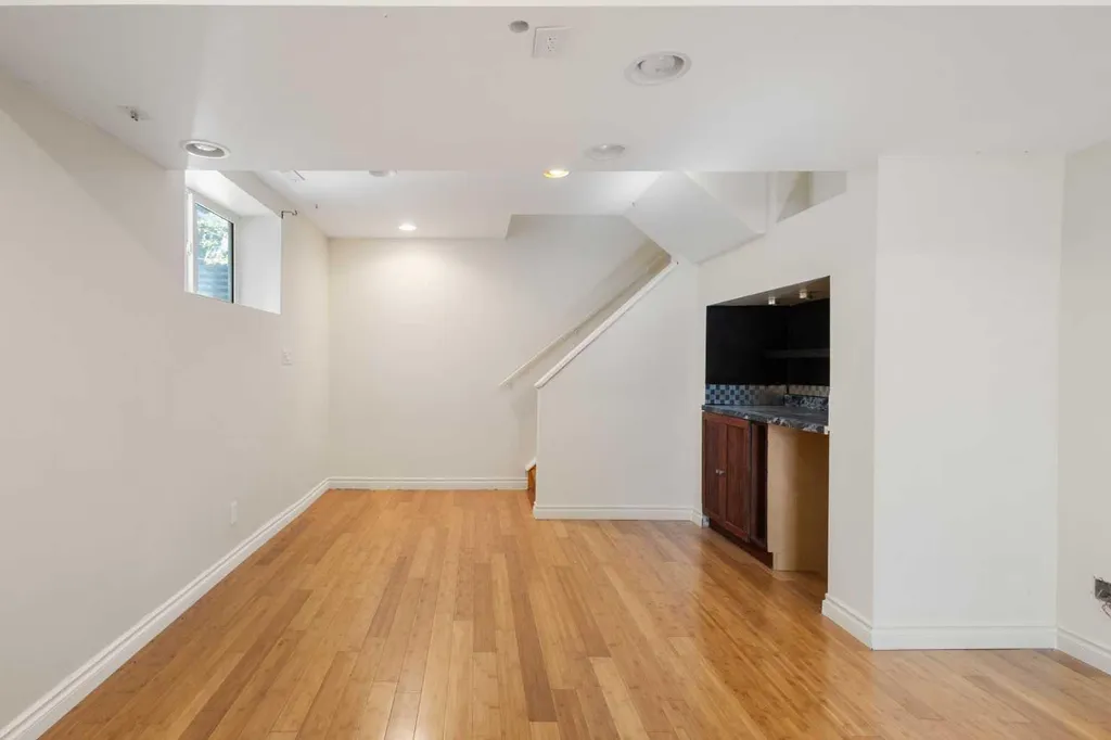78 Cougar Plateau Way SW Calgary AB T3H 5S4