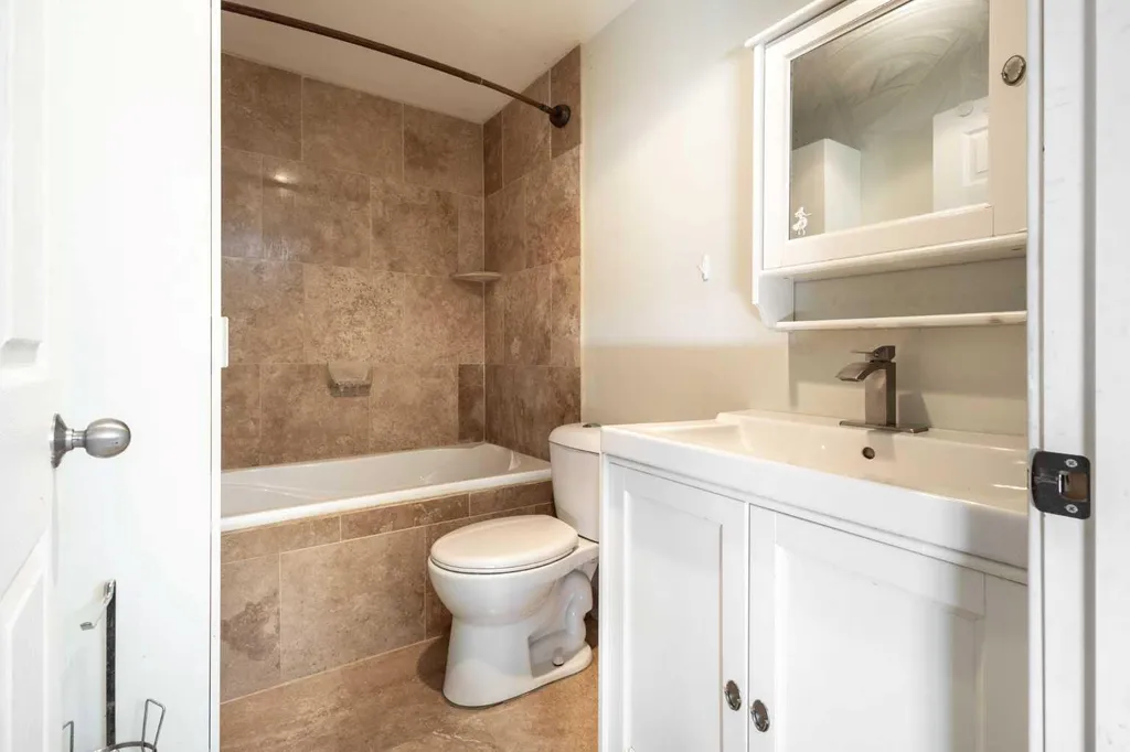 78 Cougar Plateau Way SW Calgary AB T3H 5S4