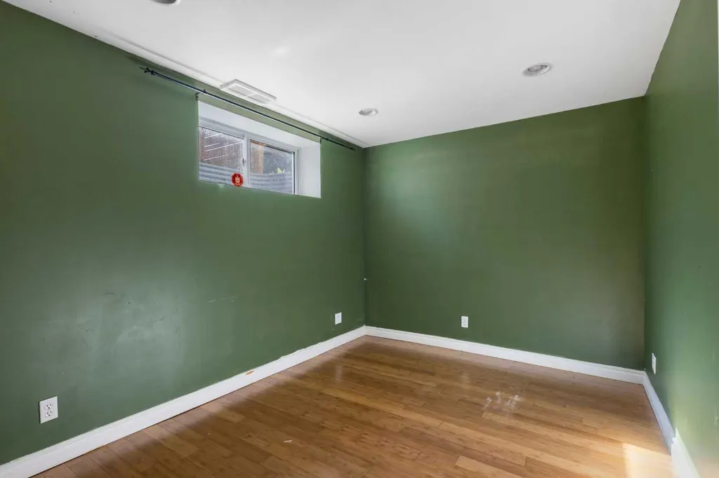 78 Cougar Plateau Way SW Calgary AB T3H 5S4