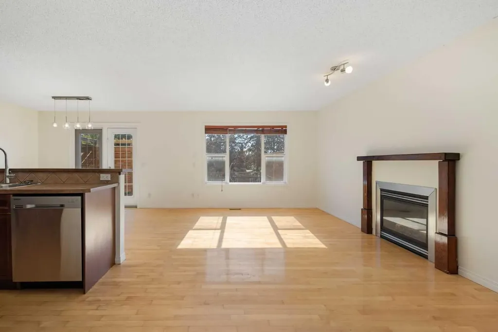 78 Cougar Plateau Way SW Calgary AB T3H 5S4