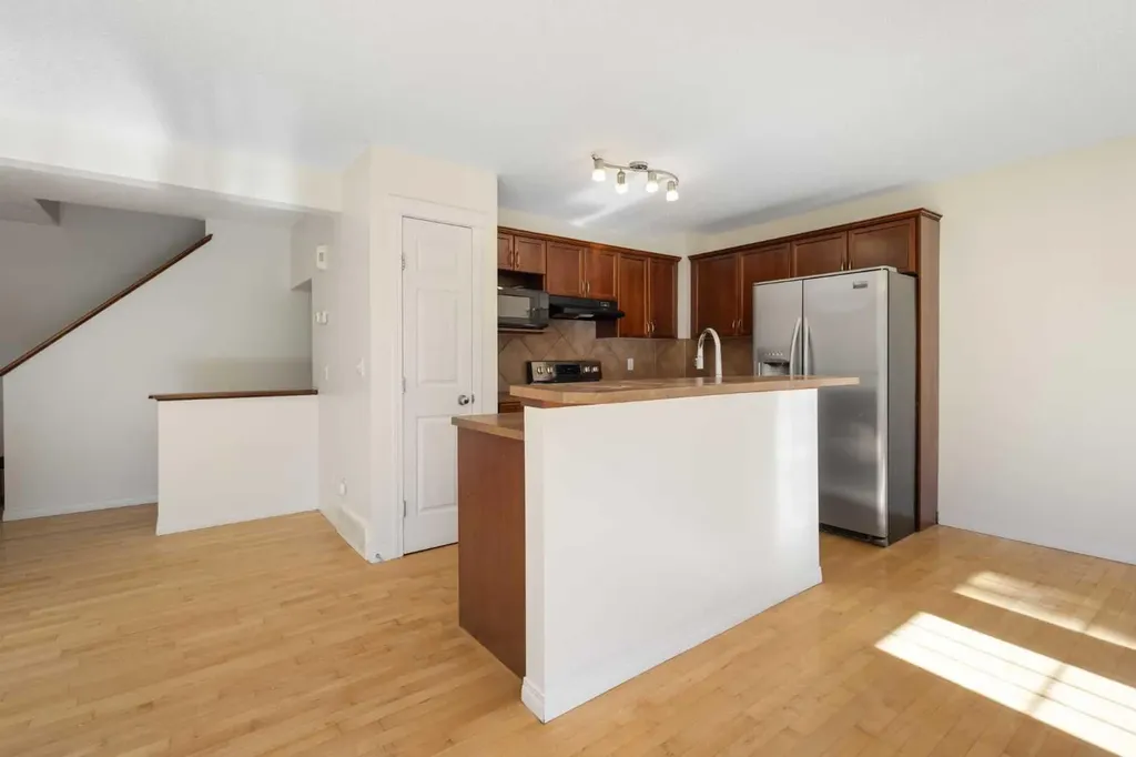 78 Cougar Plateau Way SW Calgary AB T3H 5S4