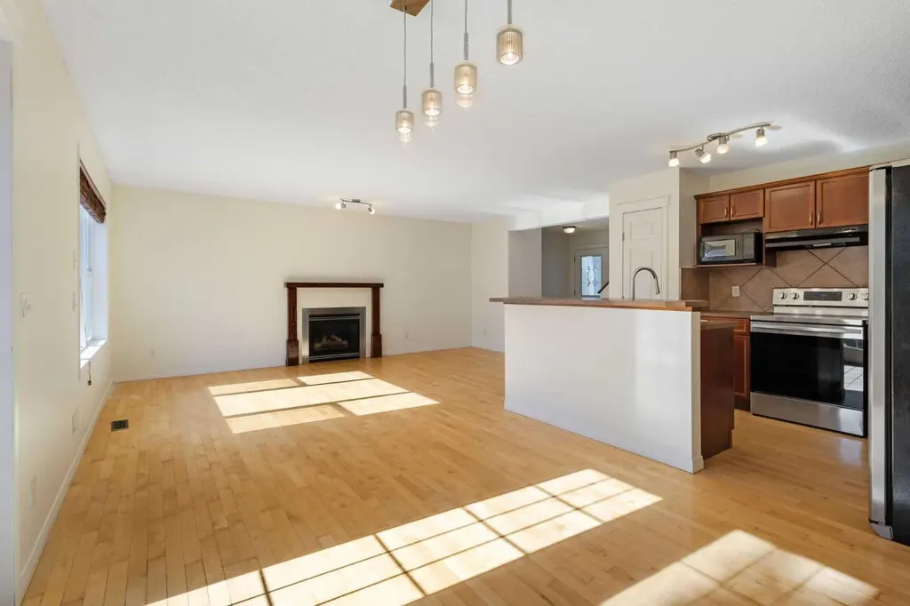 78 Cougar Plateau Way SW Calgary AB T3H 5S4