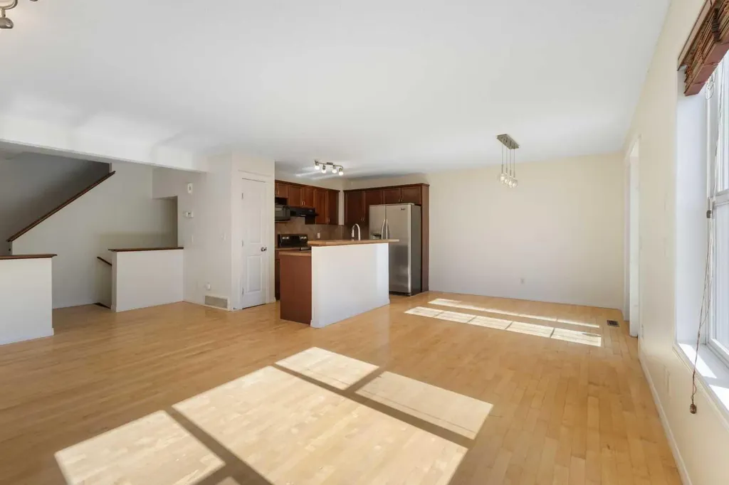 78 Cougar Plateau Way SW Calgary AB T3H 5S4
